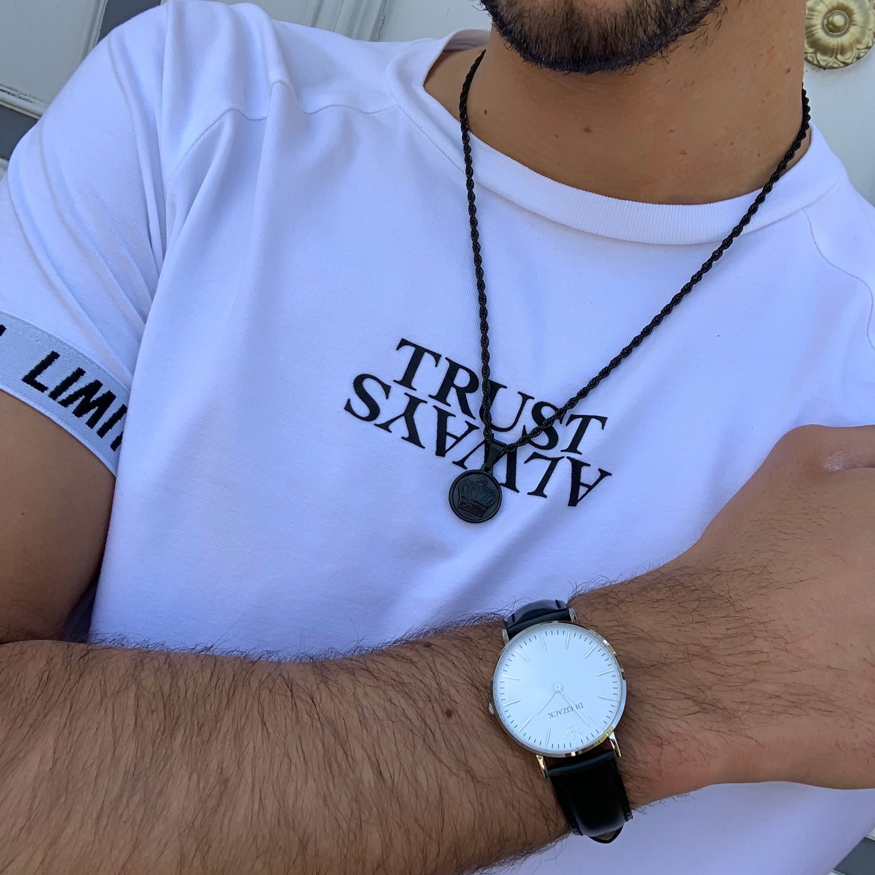 CROWN MEDAL NECKLACE BLACK