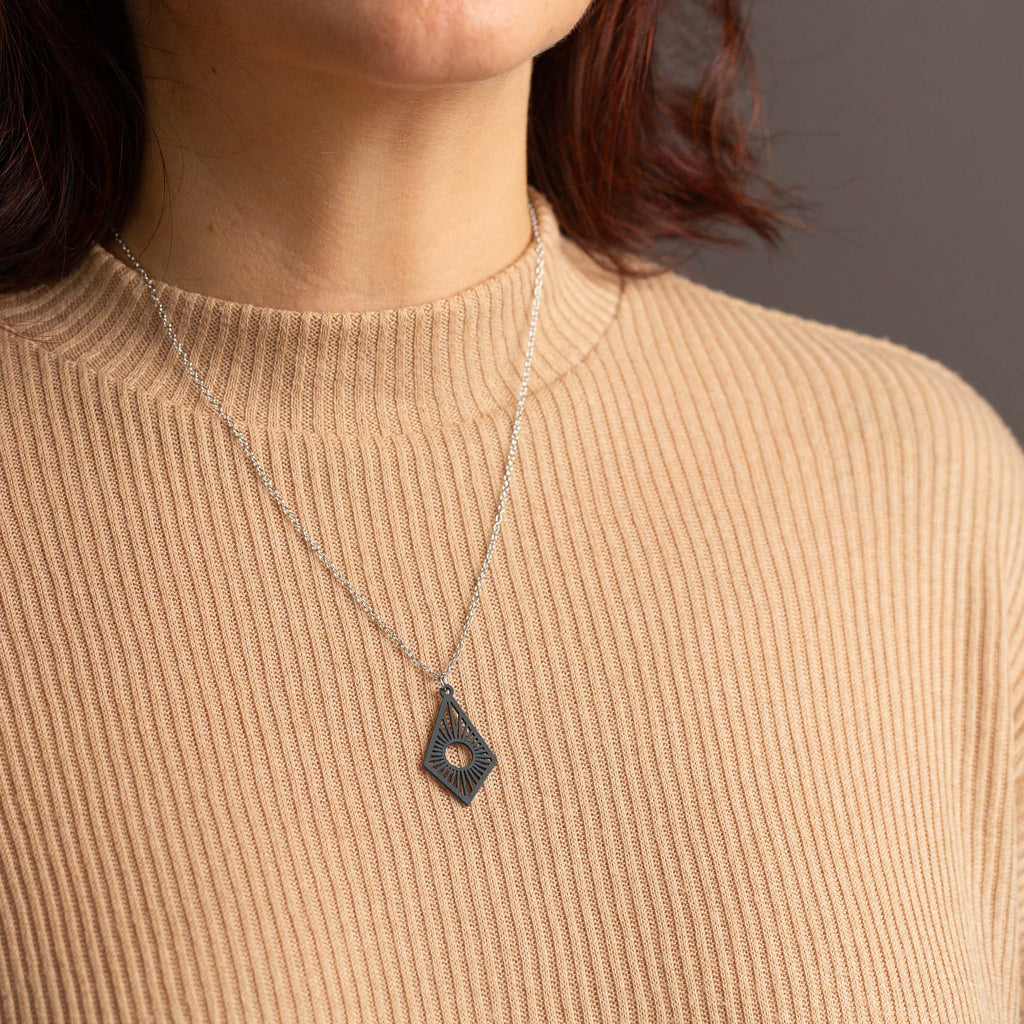 Halskette mit Holzanhänger - 'Sunrise'