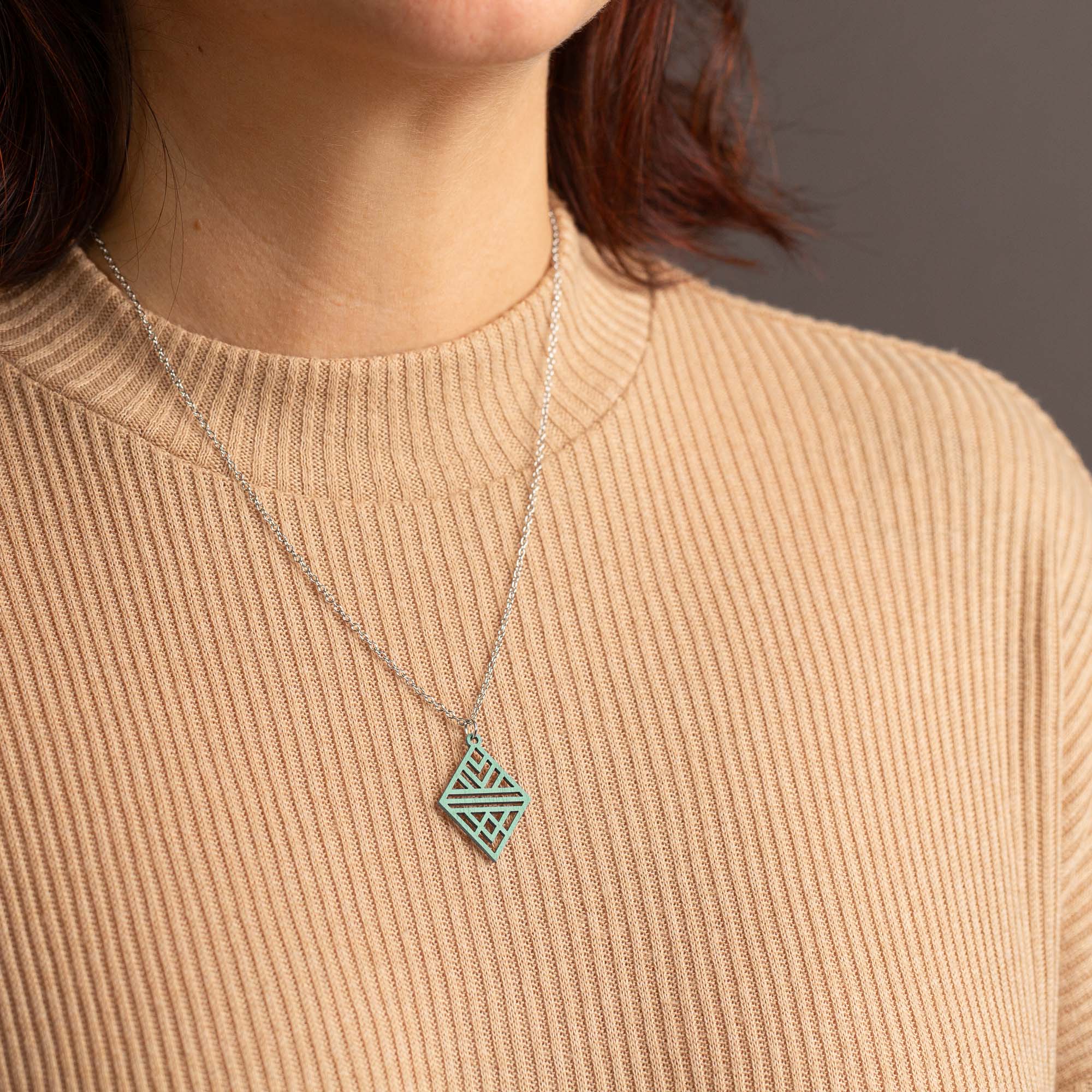 Halskette mit Holzanhänger - 'Tribal Echo'