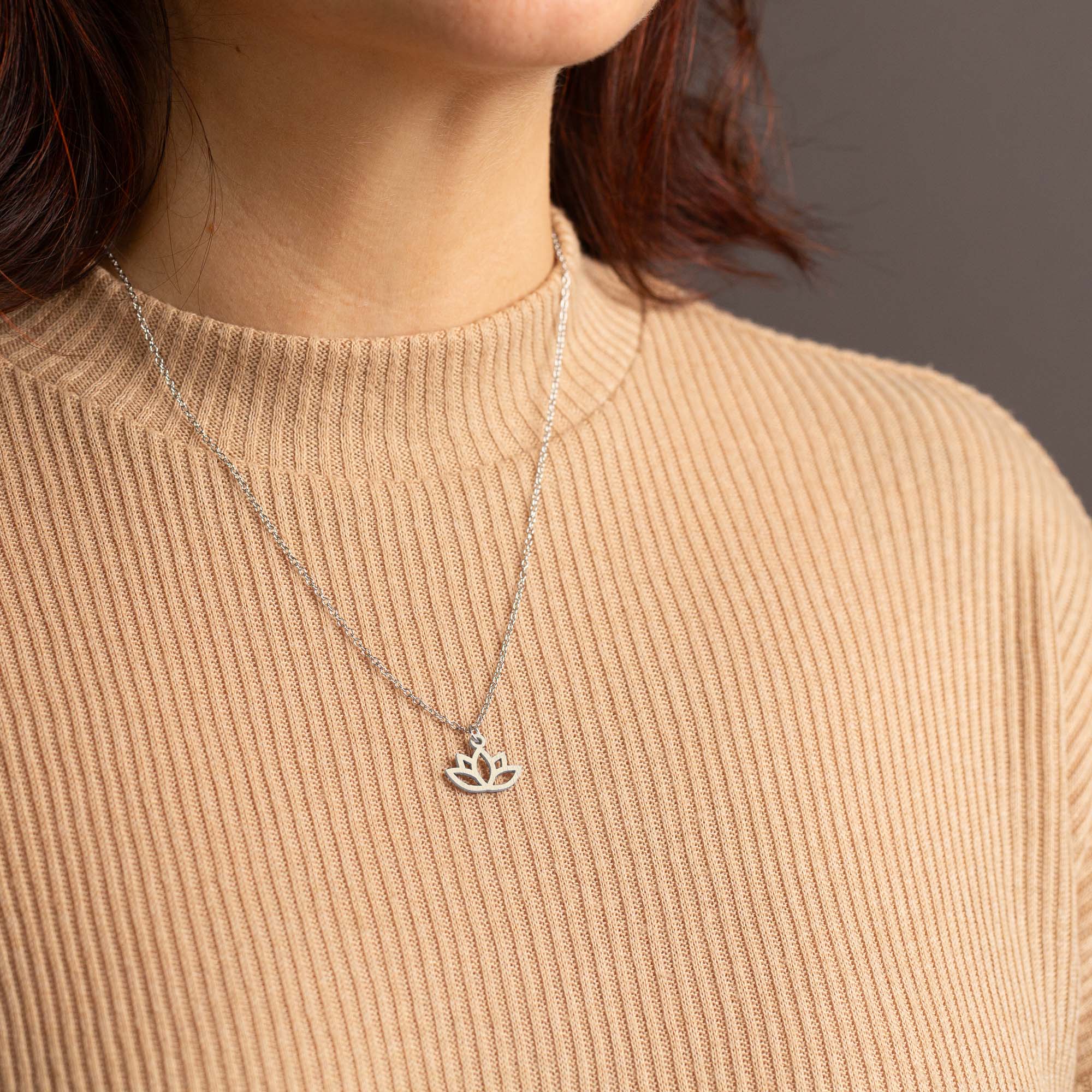 Halskette mit Holzanhänger - 'Lotus'