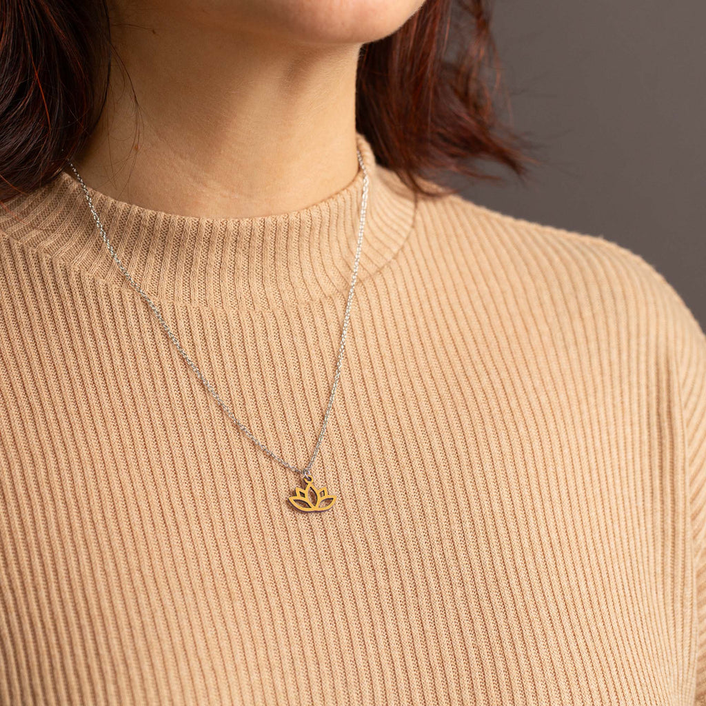 Halskette mit Holzanhänger - 'Lotus'